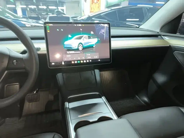 Tesla Model Y — Фото автомобиля 12