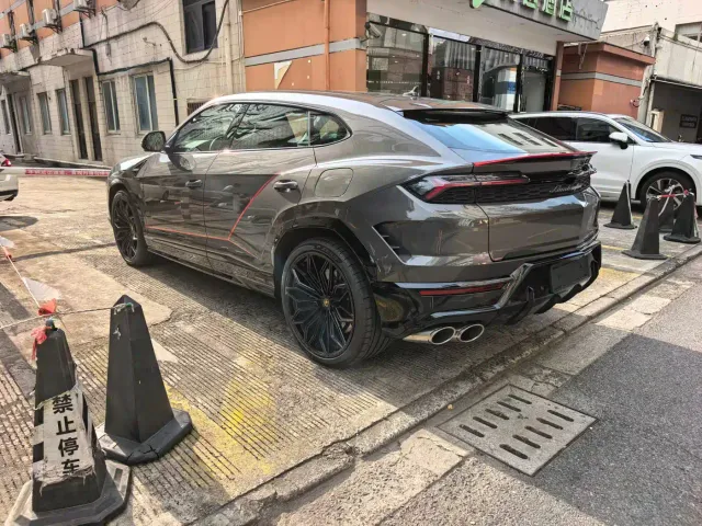 Lamborghini Urus — Фото автомобиля 5