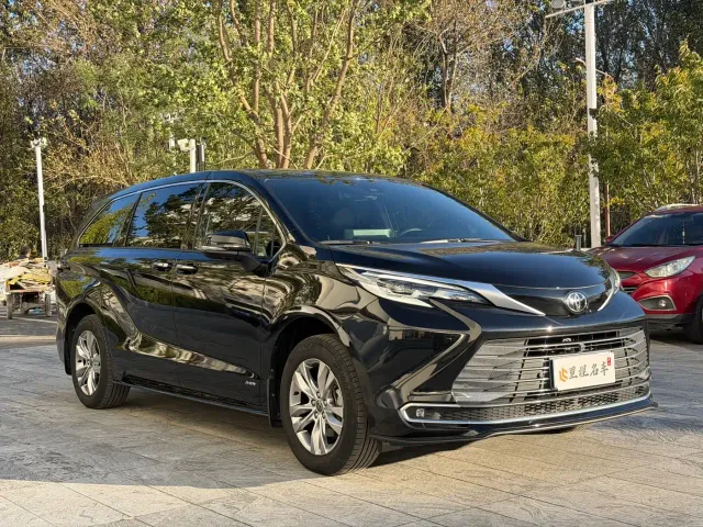 Toyota Sienna — Фото автомобиля 3