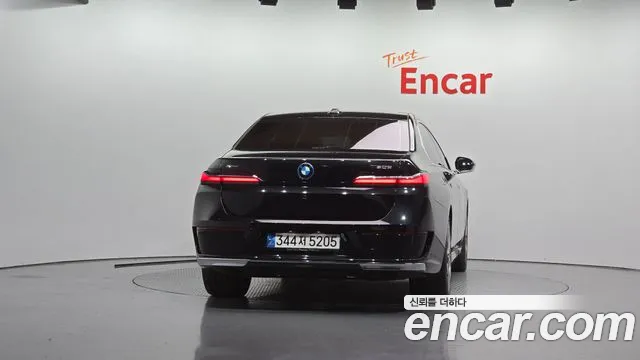 BMW 7 Series G70 — Фото автомобиля 3