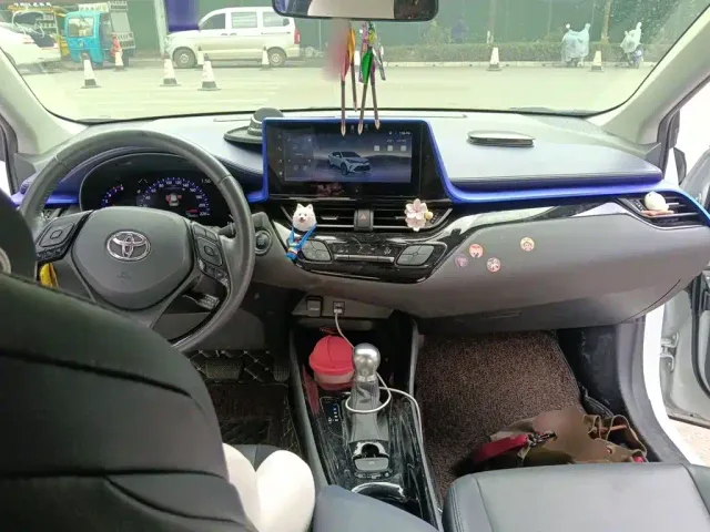 Toyota C-HR — Фото автомобиля 10