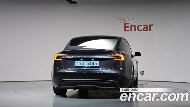 Tesla Model 3 — Фото автомобиля 4