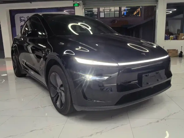 Tesla Model Y — Фото автомобиля 3