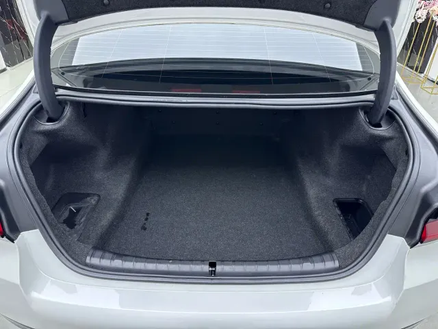 BMW 5 Series — Фото автомобиля 23