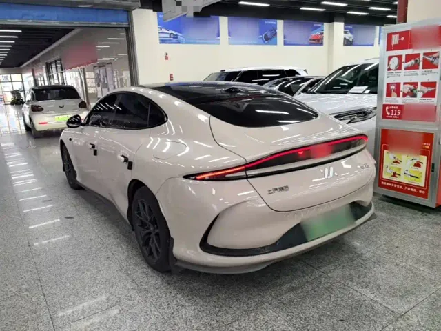 IM Motors L6 — Фото автомобиля 4