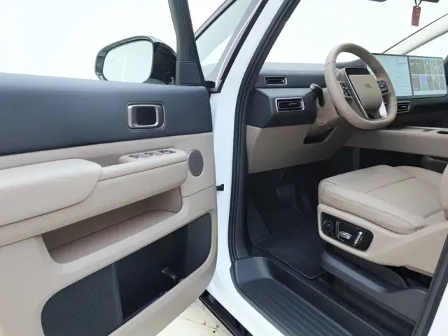 Li Auto MEGA — Фото автомобиля 19