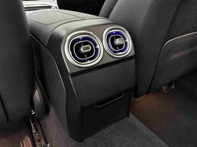 Mercedes-Benz C-Class — Фото автомобиля 18