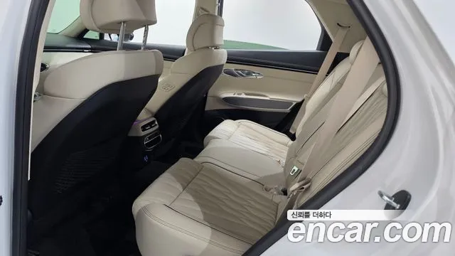 Genesis GV70 — Фото автомобиля 17