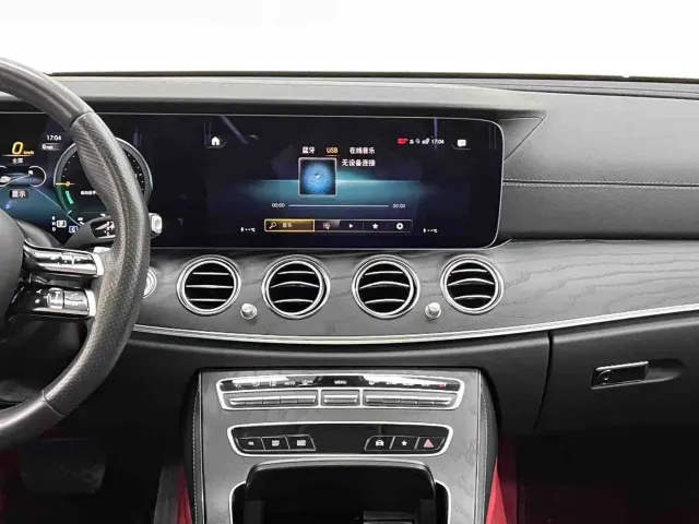 Mercedes-Benz E-Class — Фото автомобиля 16
