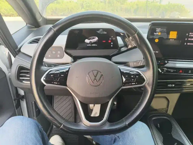 Volkswagen ID.3 — Фото автомобиля 10