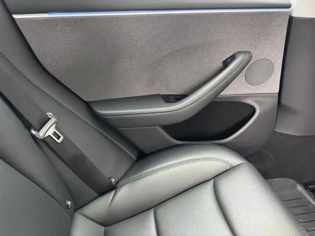 Tesla Model 3 — Фото автомобиля 22