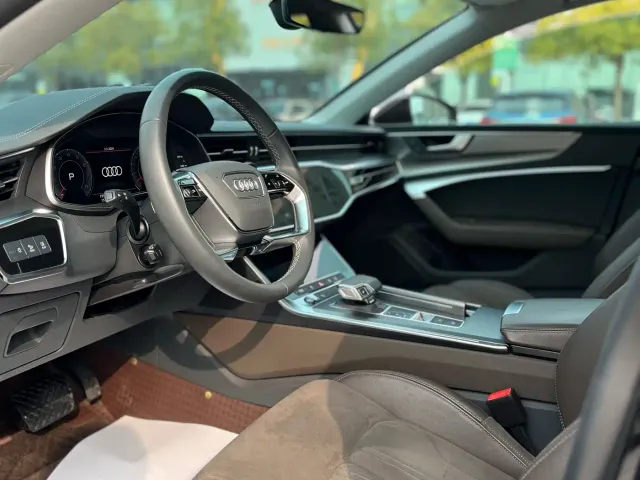 Audi A7L — Фото автомобиля 9