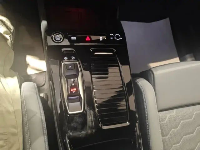 Audi Q6L e-tron — Фото автомобиля 18