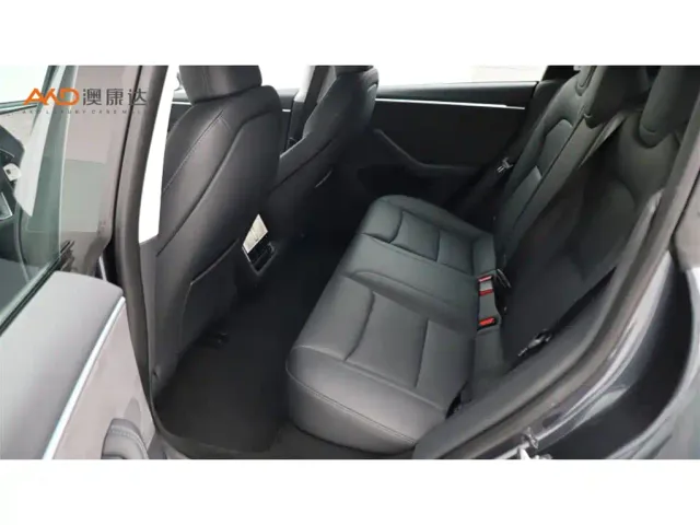 Tesla Model 3 — Фото автомобиля 7