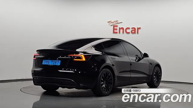 Tesla Model 3 — Фото автомобиля 2