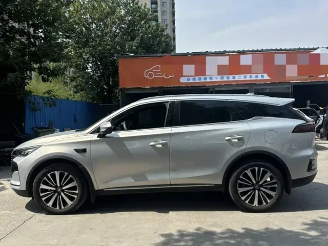BYD Tang — Фото автомобиля 3
