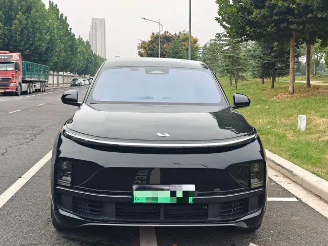 Li Auto L8 — Фото автомобиля 2