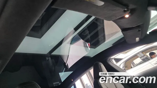 Tesla Model S — Фото автомобиля 23