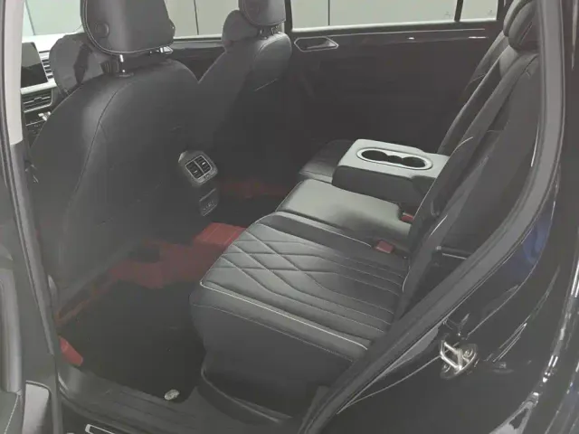 Volkswagen Tiguan L — Фото автомобиля 11
