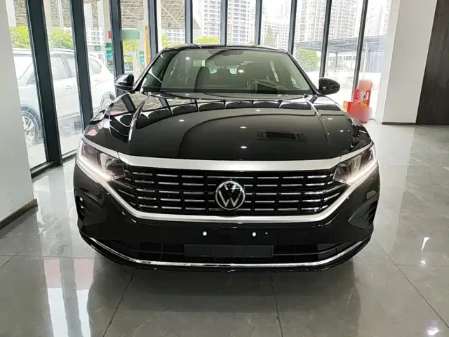 Volkswagen Passat — Фото автомобиля 2