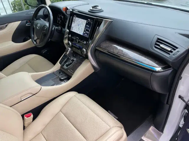 Toyota Vellfire — Фото автомобиля 24