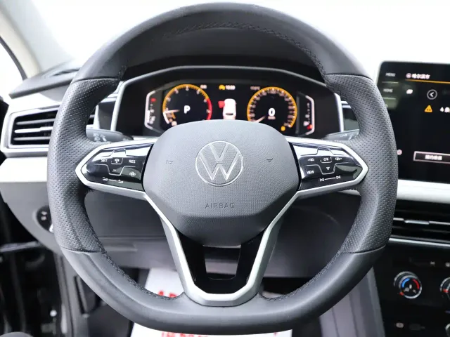 Volkswagen Tiguan L — Фото автомобиля 12