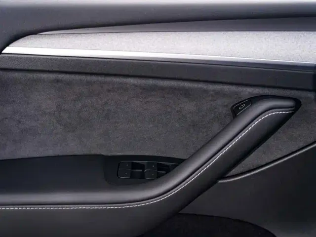 Tesla Model Y — Фото автомобиля 26