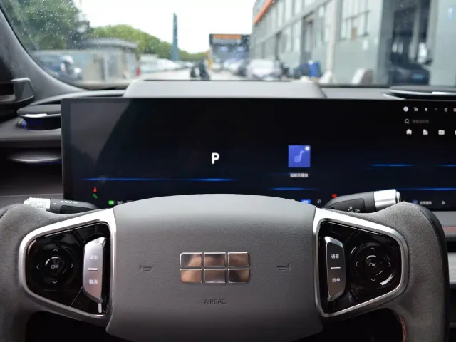 Geely Galaxy E8 — Фото автомобиля 15