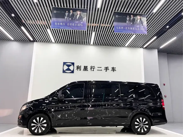 Mercedes-Benz Vito 2023 2.0T Elite 7-Seater — Фото автомобиля 2