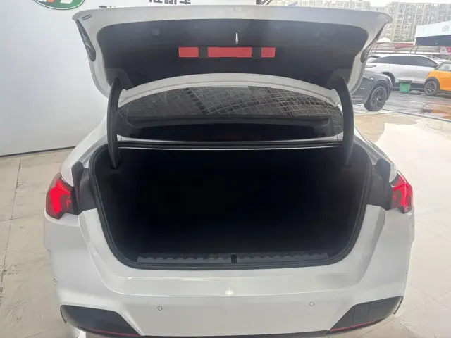 BMW BMW 2 Series 2025 225L M Sport Package — Фото автомобиля 29