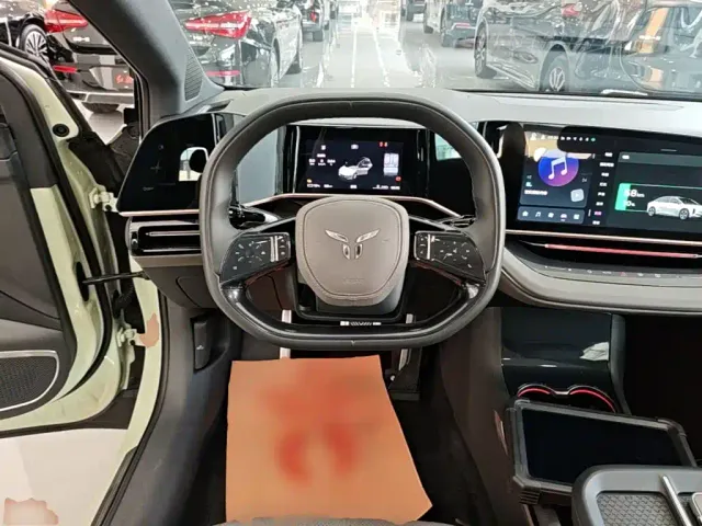 Hongqi EH7 — Фото автомобиля 10