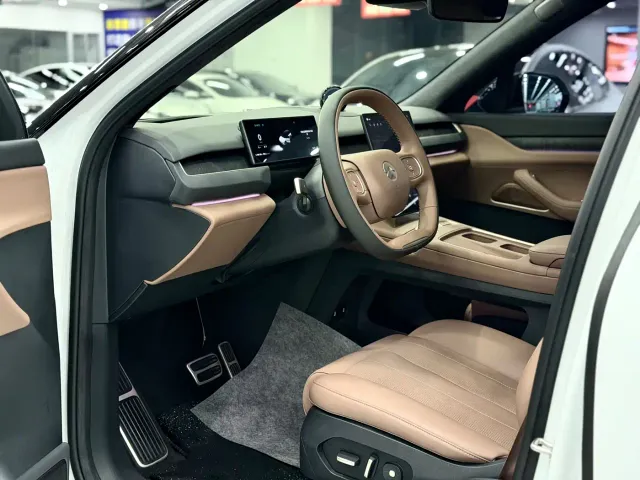 Nio ES8 — Фото автомобиля 8