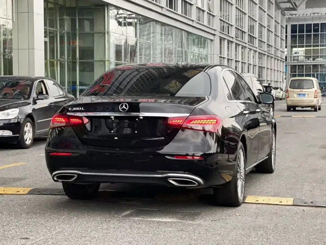 Mercedes-Benz E-Class — Фото автомобиля 6