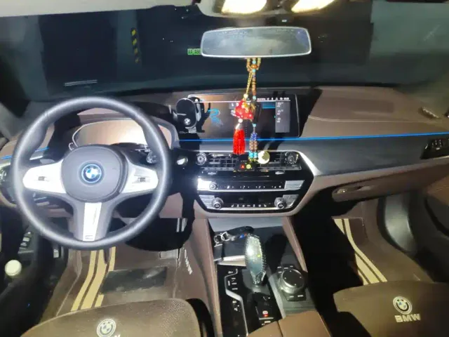 BMW 5 Series — Фото автомобиля 12