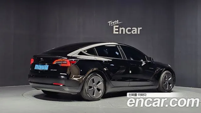 Tesla Model 3 — Фото автомобиля 2
