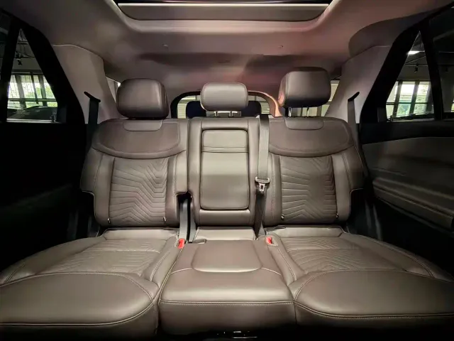 Ford Explorer — Фото автомобиля 15