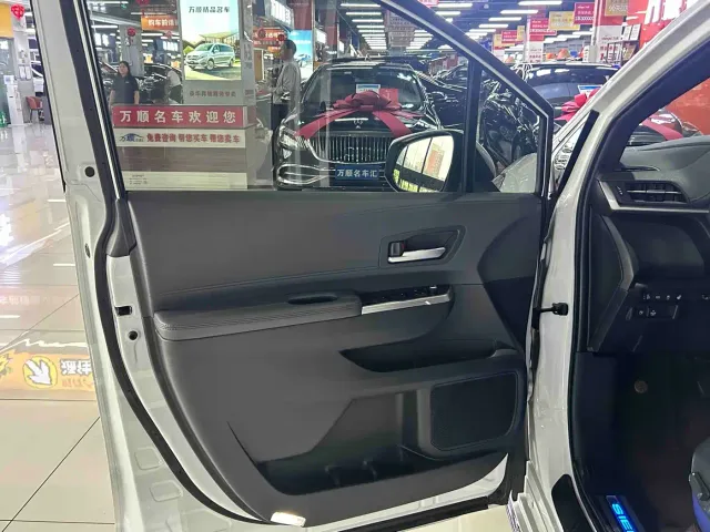 Toyota Sienna — Фото автомобиля 8