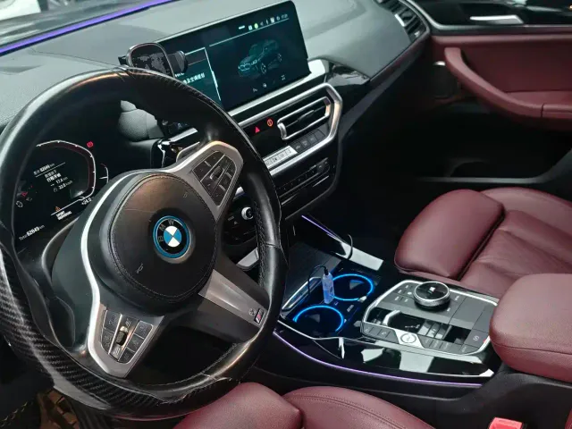 BMW iX3 — Фото автомобиля 2