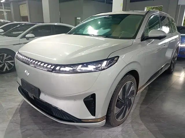 Фотография автомобиля — Dongfeng eπ 008
