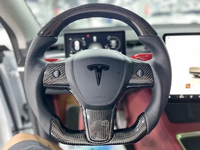 Tesla Model Y — Фото автомобиля 16