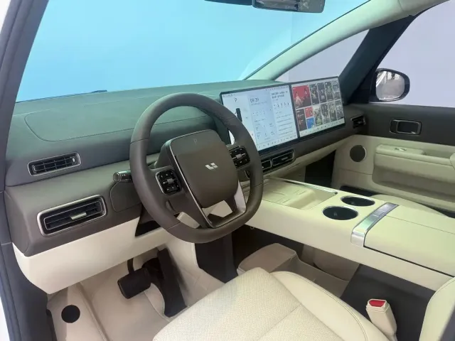 Li Auto MEGA — Фото автомобиля 15