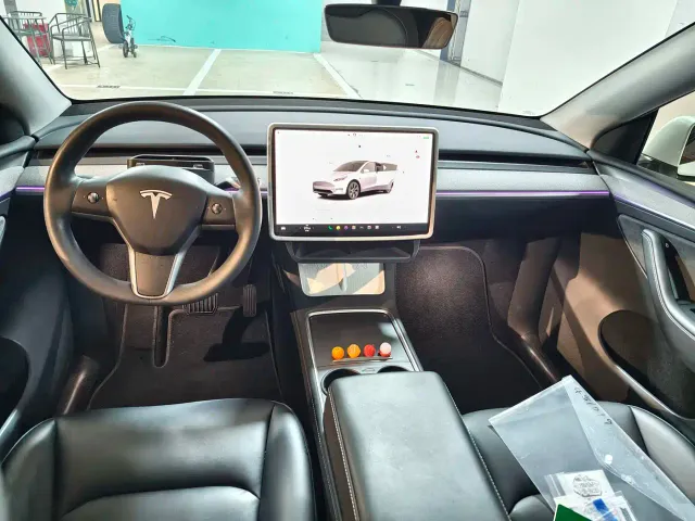 Tesla Model Y — Фото автомобиля 5