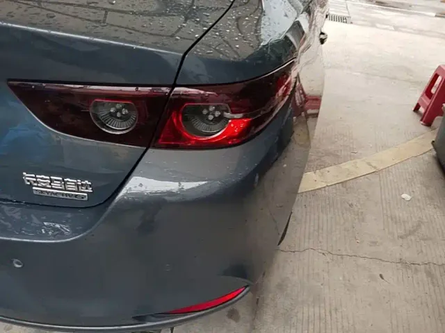 Mazda Axela — Фото автомобиля 23