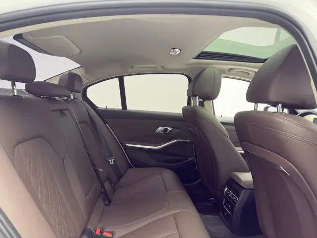 BMW 3 Series — Фото автомобиля 16
