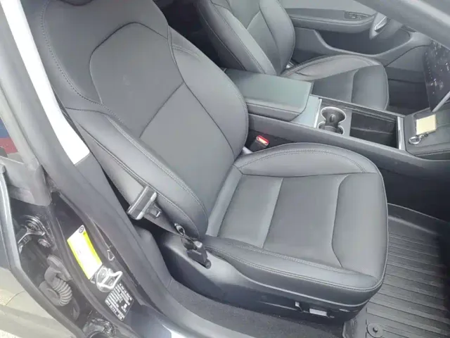 Tesla Model 3 — Фото автомобиля 24