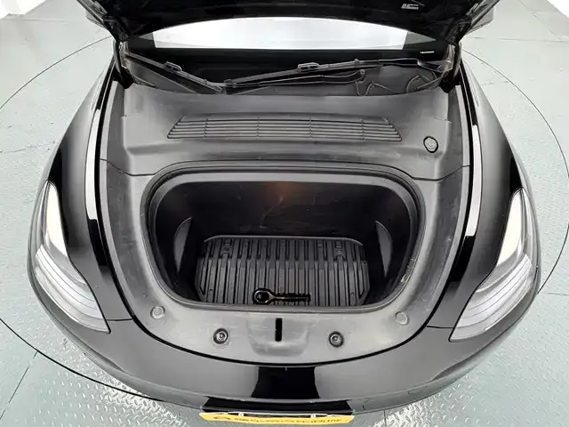 Tesla Model Y — Фото автомобиля 19