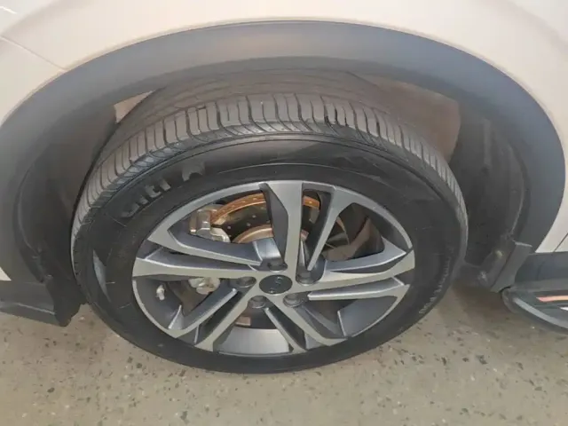 Geely Binyue 2021 1.4T DCT Diamond Edition — Фото автомобиля 24