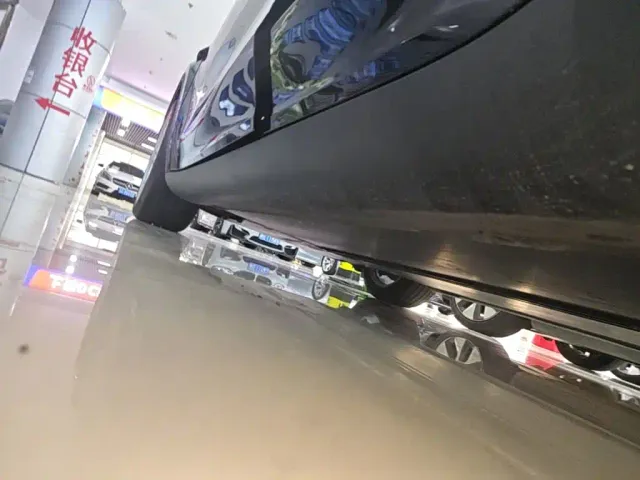 Tesla Model Y — Фото автомобиля 21