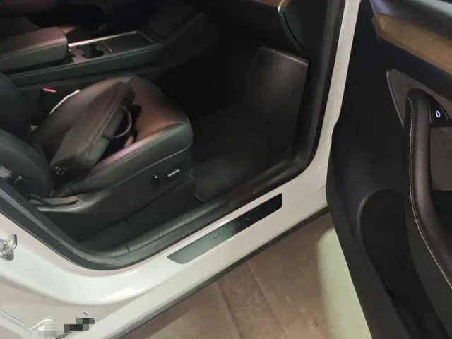 Tesla Model Y — Фото автомобиля 17