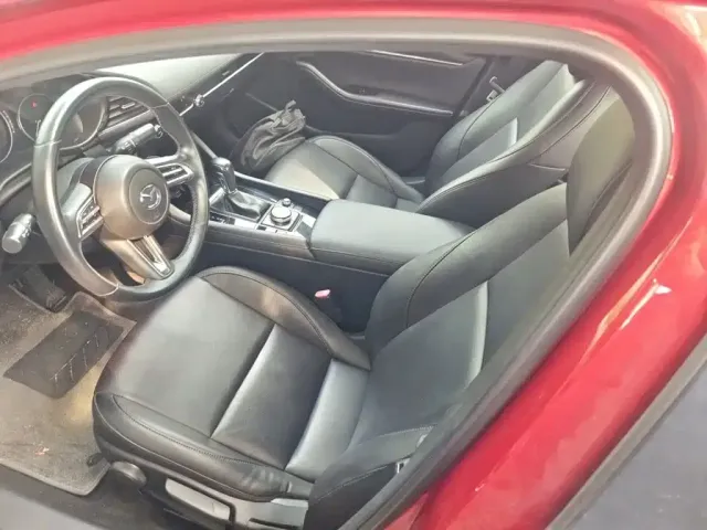 Mazda Axela — Фото автомобиля 11